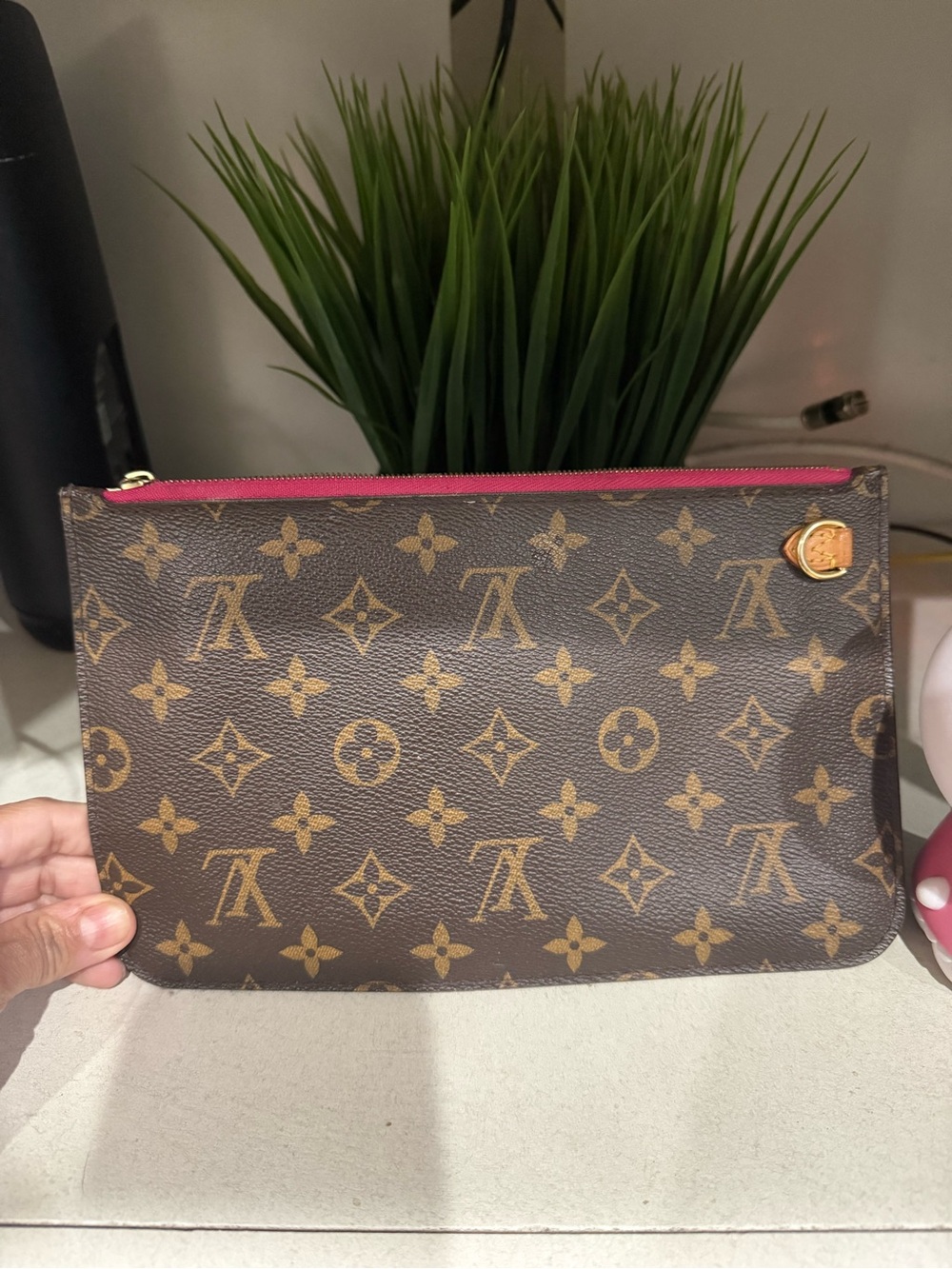 Louis Vuitton - Picture 3 of 12